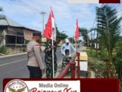Polsek dan Koramil Peureulak Barat Perkuat Semangat Kebangsaan Lewat Pemasangan Bendera Merah Putih