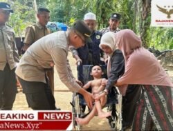 Polsek Banda Alam Dampingi Penyaluran Bantuan Kursi Roda dan Sembako untuk Warga Disabilitas