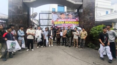 KAMMI SUMUT GELAR AKSI DI KEJATISU DAN DPRD SUMUT, SEMPAT MEMANAS SEBELUM BERUJUNG DIALOG