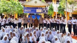 Polres Aceh Timur Sosialisasikan SMA Kemala Taruna Bhayangkara, Bangkitkan Antusiasme Pelajar SMPN 1 Peureulak