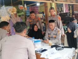 Kapolsek Nurussalam Bantu Warga Daftar Perlindungan Sosial di Darul Falah